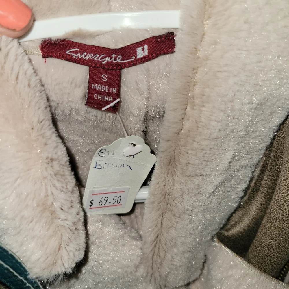 Women's Tan/ Cream Soft  Jackets With Pockets  Zipper Closure - Picture 6 of 10